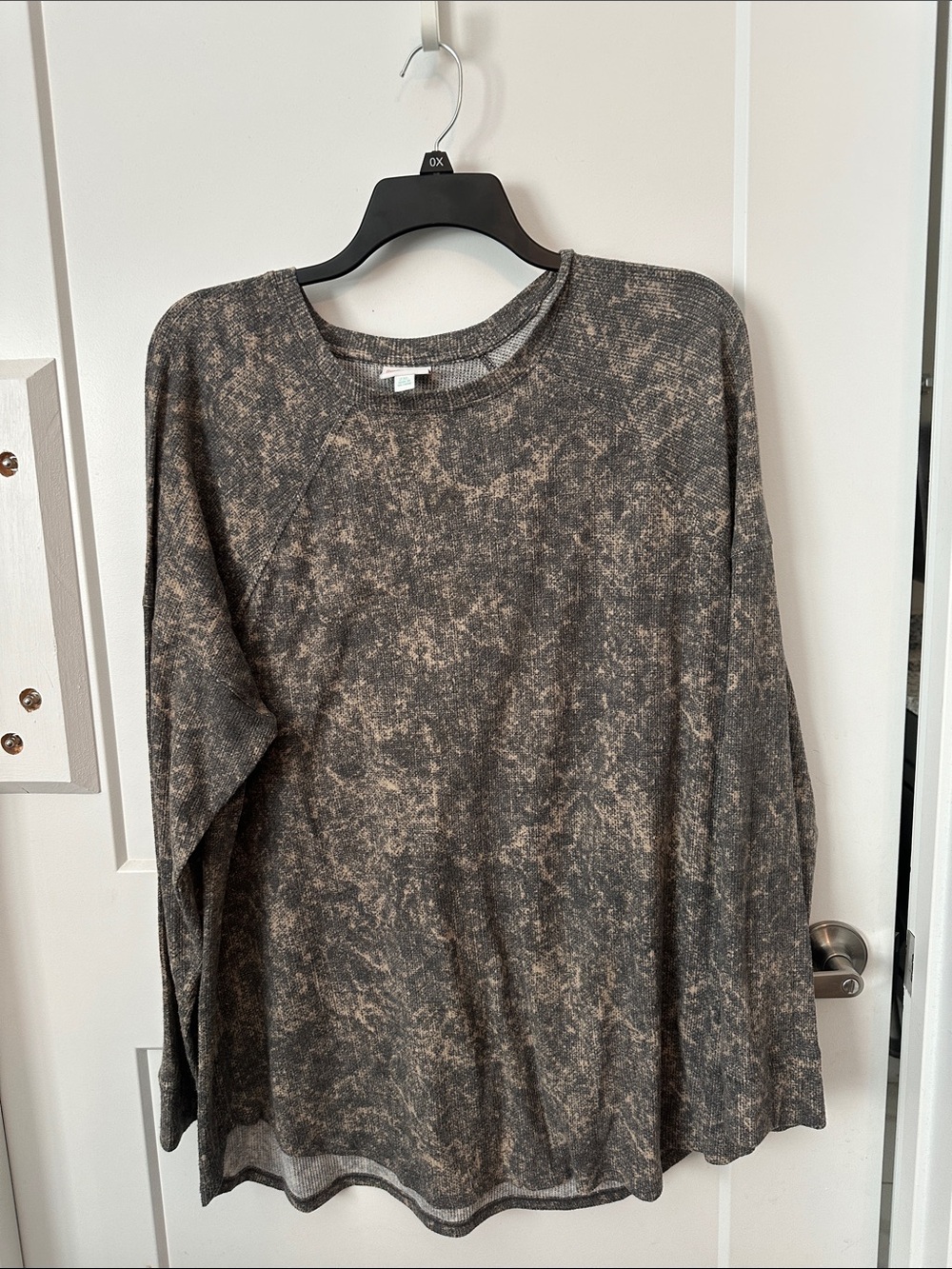 LuLaRoe Men's Marbled Black & Tan Crewneck Sweater